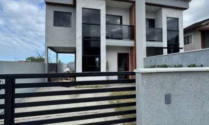 Sobrado para Venda em Florianópolis, São João do Rio Vermelho, 3 dormitórios, 2 suítes, 1 banheiro, 2 vagas