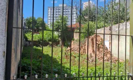 Terreno à venda, 8x30m², a 300 metros da Estação de metrô Praça da Árvore