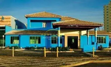 Excelente e ampla Casa Comercial para Venda em Armação, frente da praia para vc montar o seu negóci