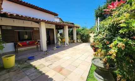 Excelente Casa à Venda em Condomínio Fechado – Itapuã