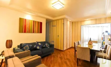 Apartamento mobiliado à venda com 83m², 3 dormitórios (sendo 1 suíte), sala com 2 ambientes e 2 vag