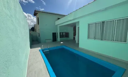 Maravilhosa casa a venda assobradada reformada 100%, 3 dormitórios com 1 suite e uma bela piscina,