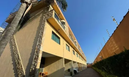 Sobrado em condomínio familiar e seguro, 3 dormitórios e 3 vagas cobertas na garagem, 127 m² - vila