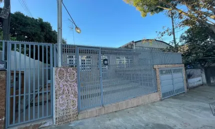 Casa à venda em amplo terreno de 212,5m² com quintal e churrasqueira - vila formosa - chácara belen