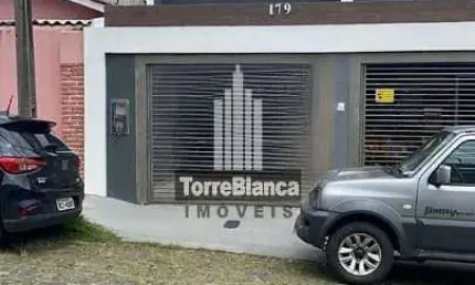 Sobrado Novo na Nova Rússia – 2 Quartos, Varanda e 1 Vaga de Garagem!