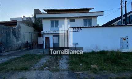 Oportunidade Única: Sobrado Residencial e Comercial no Jardim Carvalho - Espaço Versátil para Morad