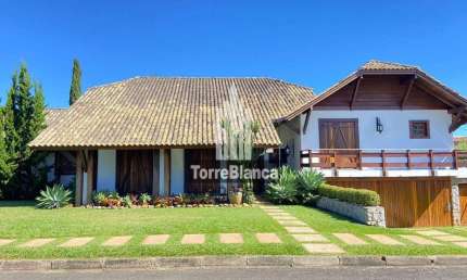 Residência de alto padrão com 4 quartos no Jardim América para locação, Ponta Grossa PR.