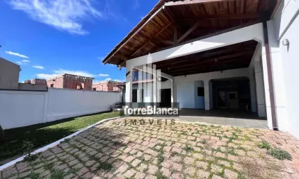 Sobrado semimobiliado, à venda e locação, 4 quartos, espaço externo, bairro jardim carvalho.