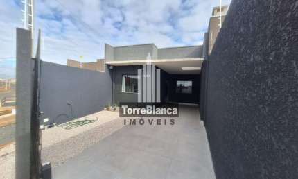 Casa para Locação, 3 quartos sendo 1 suíte, Churrasqueira, 2 banheiros, 2 vagas, Quintal Amplo, 82m