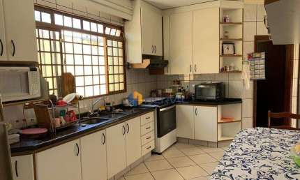 Casa com 3 quartos à venda, 230 m² por R$ 1.290.000 - Zona 08 - Maringá/PR
