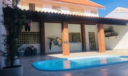 Sobrado com 3 quartos à venda, 180 m² por R$ 680.000 - Conjunto Residencial Branca Vieira - Maringá/PR