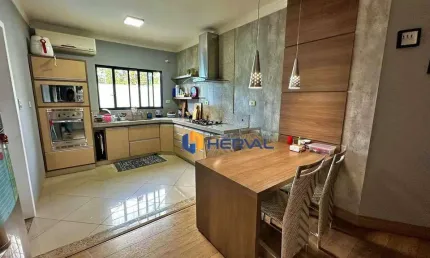 Casa para locação em condomínio com três quartos, com 210 m² de área útil, por R$ 5.800,00 Localizada na Vila Morangueira, em Maringá/PR.