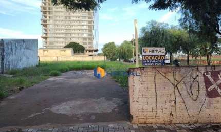 Terreno de esquina para locação, com 371,28m² por R$ 2.500,00 – localizado na Avenida Doutor Gastão Vidigal em Maringá/PR.