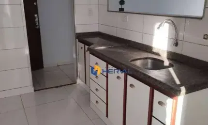 Apartamento semi mobiliado com 3 quartos, sendo 1 suíte  localizado na Vila Cleópatra - Maringá/PR