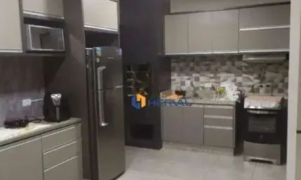 Casa com 3 quartos, com móveis planejados - Maringá Pr.