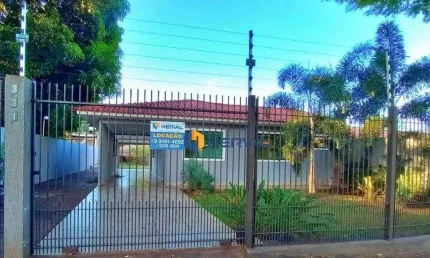 Casa para locação com 3 quartos, sendo 1 suíte no Jardim Alvorada em Maringá.