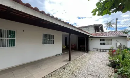 Casa com 3 quartos à venda na Avenida Dom Henrique II, Itapema do Norte, Itapoá
