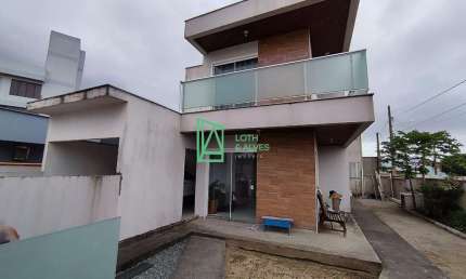 Casa à venda, MEIA PRAIA, NAVEGANTES - SC a apenas 80m da praia.