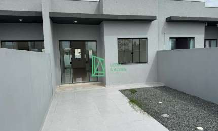 Geminado com 02 dormitórios ,sala e cozinha integrada com amplo living , espaço de terreno
