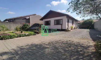 Casa Mista à 750 metros da praia, localizada em Meia Praia - Navegantes - SC.