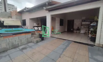 Casa à venda localizada no Gravatá, NAVEGANTES -SC a apenas 160 metros da praia.