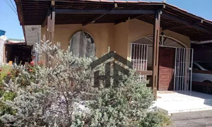 Casa à venda, com 3 quartos sendo 2 suites, com edícula, localizada no Janga, Paulista - PE.