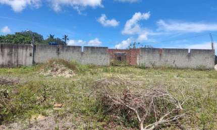 Casa Inacabada com 3 quartos, localizada  em Nova Cruz, Igarassu - Pernambuco.