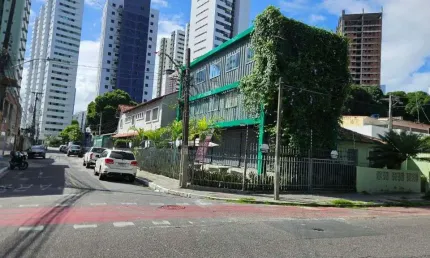 Sala Comercial de 60m² para alugar no 2º andar, localizada na Torre, Recife - Pernambuco.