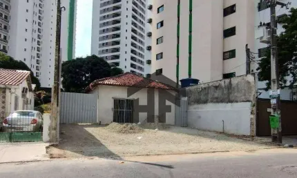Casa Comercial de 228m² para alugar, com 5 quartos (1 suíte), localizada no Rosarinho, Recife - Pernambuco.