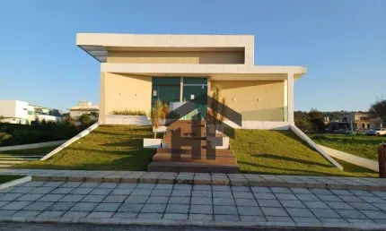 Casa de 258m² à venda, com 4 quartos suítes, localizada em Gravatá, Pernambuco.