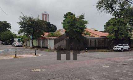 Casa residencial ou comercial de 108m² à venda, com 03 quartos (1 suíte), localizada na Encruzilhada, Recife - Pernambuco