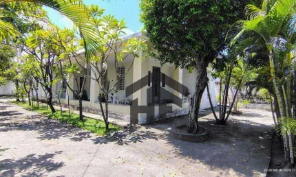 Casa Residencial ou Comercial de 245m² à venda, com 7 quartos no terreno de 781m², localizada no Carmo, Olinda - Pernambuco.