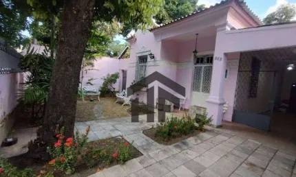 Casa Comercial de 160m² para alugar, com 04 quartos e 3 salas, localizada em Casa Forte, Recife - Pernambuco.