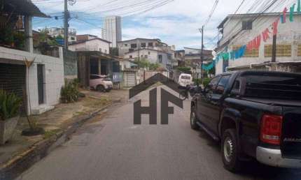 Casa Residencial ou Comercial, no terreno de 338m², com 5 quartos, localizada no Alto do Mandú, Recife - Pernambuco.