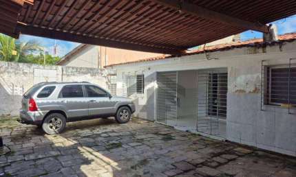 Casa Residencial ou Comercial de 300m² para alugar, com 3 quartos (1 suíte), localizada em Candeias, Jaboatão dos Guararapes - Pernambuco.
