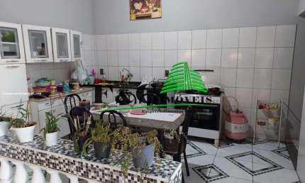 Casa para Venda em Araras, Conjunto Habitacional Heitor Villa Lobos, 3 dormitórios, 1 suíte, 2 banheiros, 2 vagas