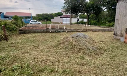 Terreno c/ 375,00 + fundação de casa de 140m2 -  dist.280m do mar.