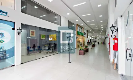 Loja comercial duplex com 50m² na galeria do green center – centro