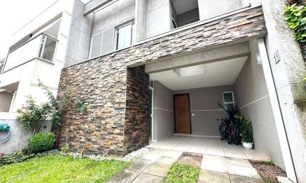 Sobrado em condomínio com 145m e espaço gourmet no Ecoville