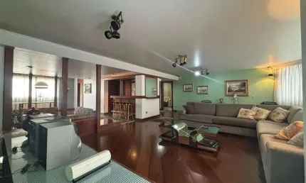 Apartamento mobiliado com 275m² privativos 4 suítes e 3 vagas no Batel