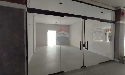 Loja para venda em Canela na Galeria Le Mond, 100 metros da Catedral de Pedra.