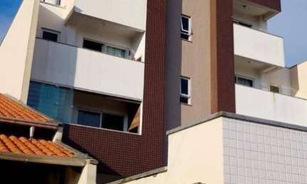 Apartamento com 02 quartos (sendo 01 suíte) no Centro de Navegantes-SC