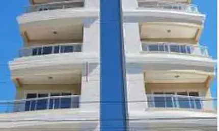 Apartamento 3 quartos, sendo 1 suíte em Navegantes - Centro - 100m do mar