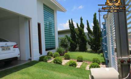 Casa 3 quartos no centro de Navegantes - Quadra Mar - Alto Padrão