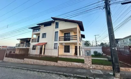 Casa a venda com 4 quartos, 1 suíte, 3 banheiros, 210 m² . Bairro Jardim Atlântico.