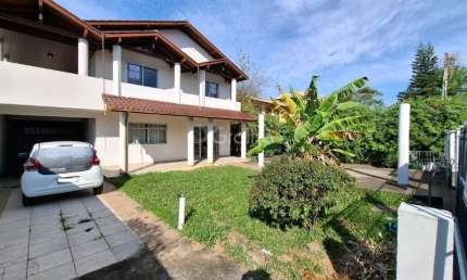 Casa à venda com 3 quartos no bairro Campeche, Florianópolis - SC