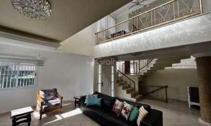 Casa residencial de 450 m² com 3 quartos sendo 3 suítes no bairro Jurerê Internacional