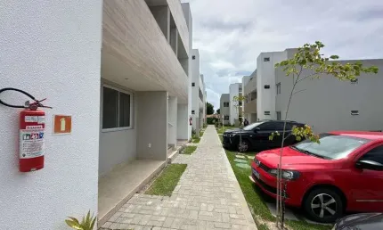 Apartamento térreo com quintal 72m2 e duas suítes com portaria buraquinho / lauro de freiras ba