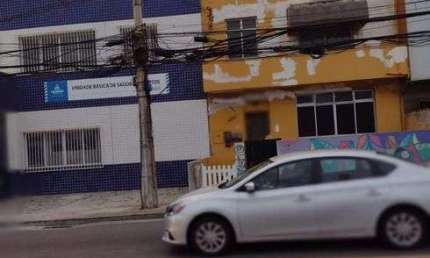 Cód. 48 Rio Vermelho 2/4 com suíte e Varanda em frente a Praia da Paciência