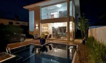 Casa 4 quartos em condomínio na Avenida Priscila Dutra / Lauro de Freitas - BA